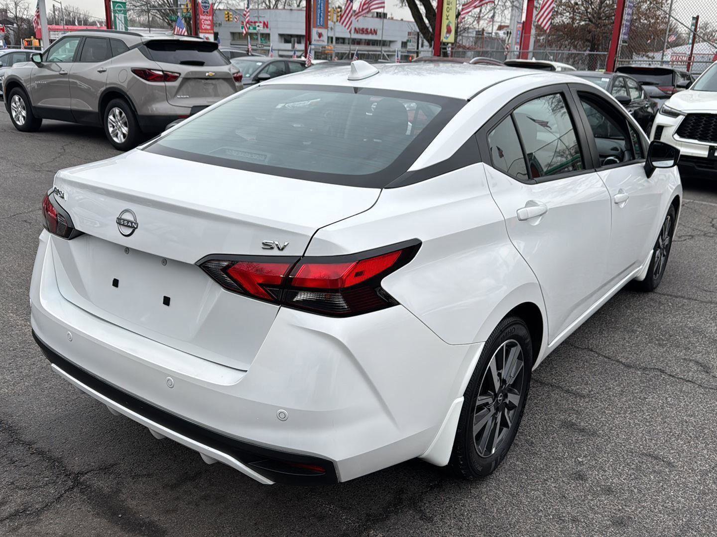 Used 2024 Nissan Versa SV w/ Trunk Package image 8