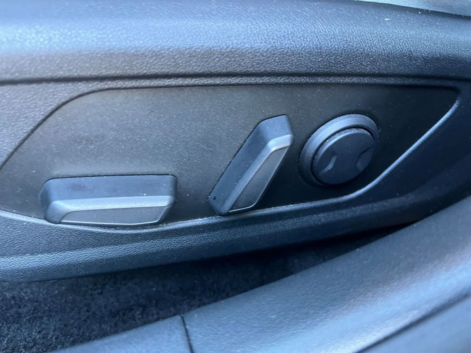 Used 2025 Hyundai Elantra Limited image 23