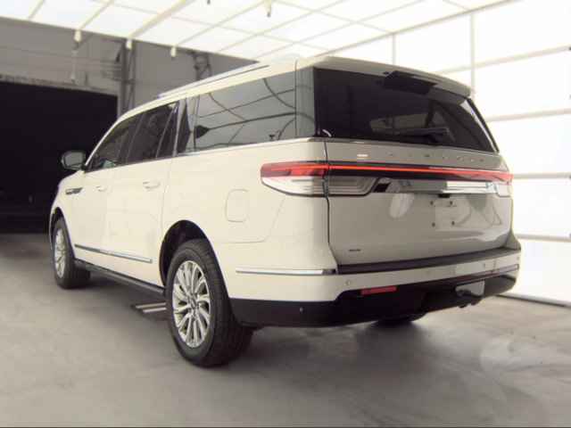 Used 2022 Lincoln Navigator L 4WD image 3