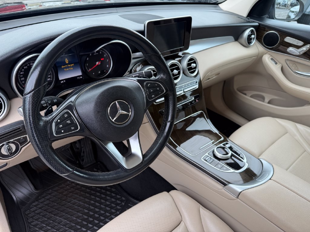 Used 2019 Mercedes-Benz GLC 300 image 27
