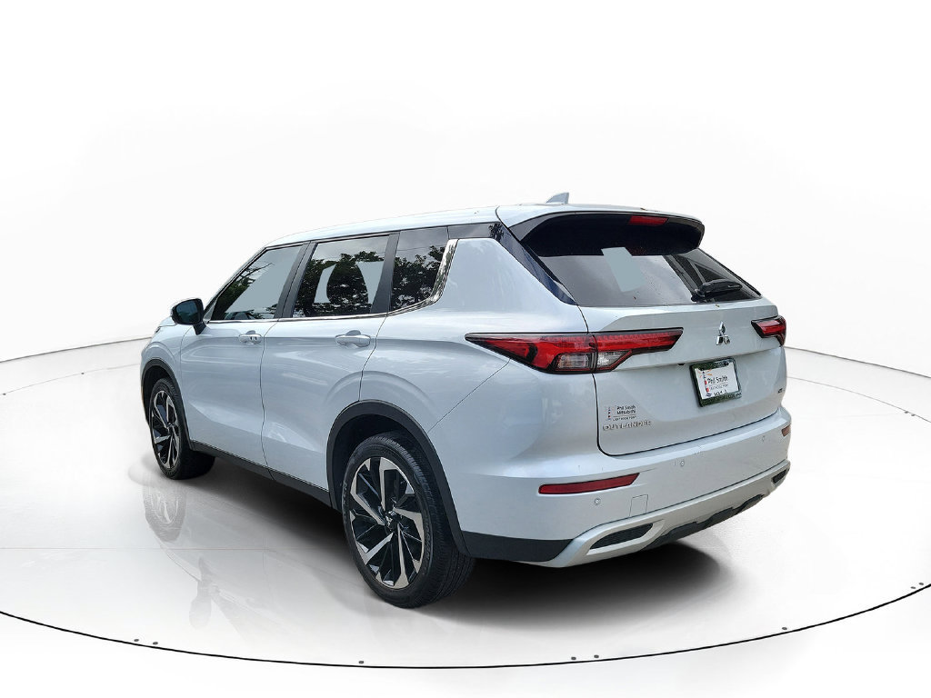 Used 2023 Mitsubishi Outlander SE FWD image 6
