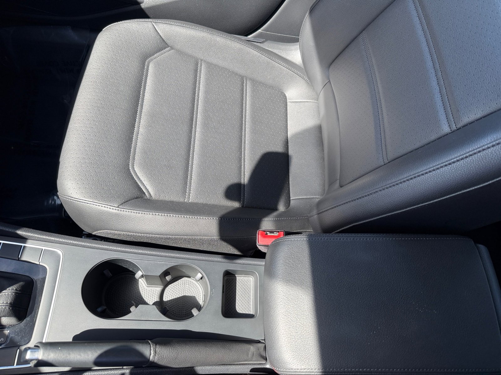 Used 2018 Volkswagen Passat 2.0T R-Line image 14