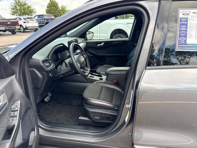 Used 2024 Ford Escape ST-Line w/ Tech Pack #1 AWD/4WD image 12