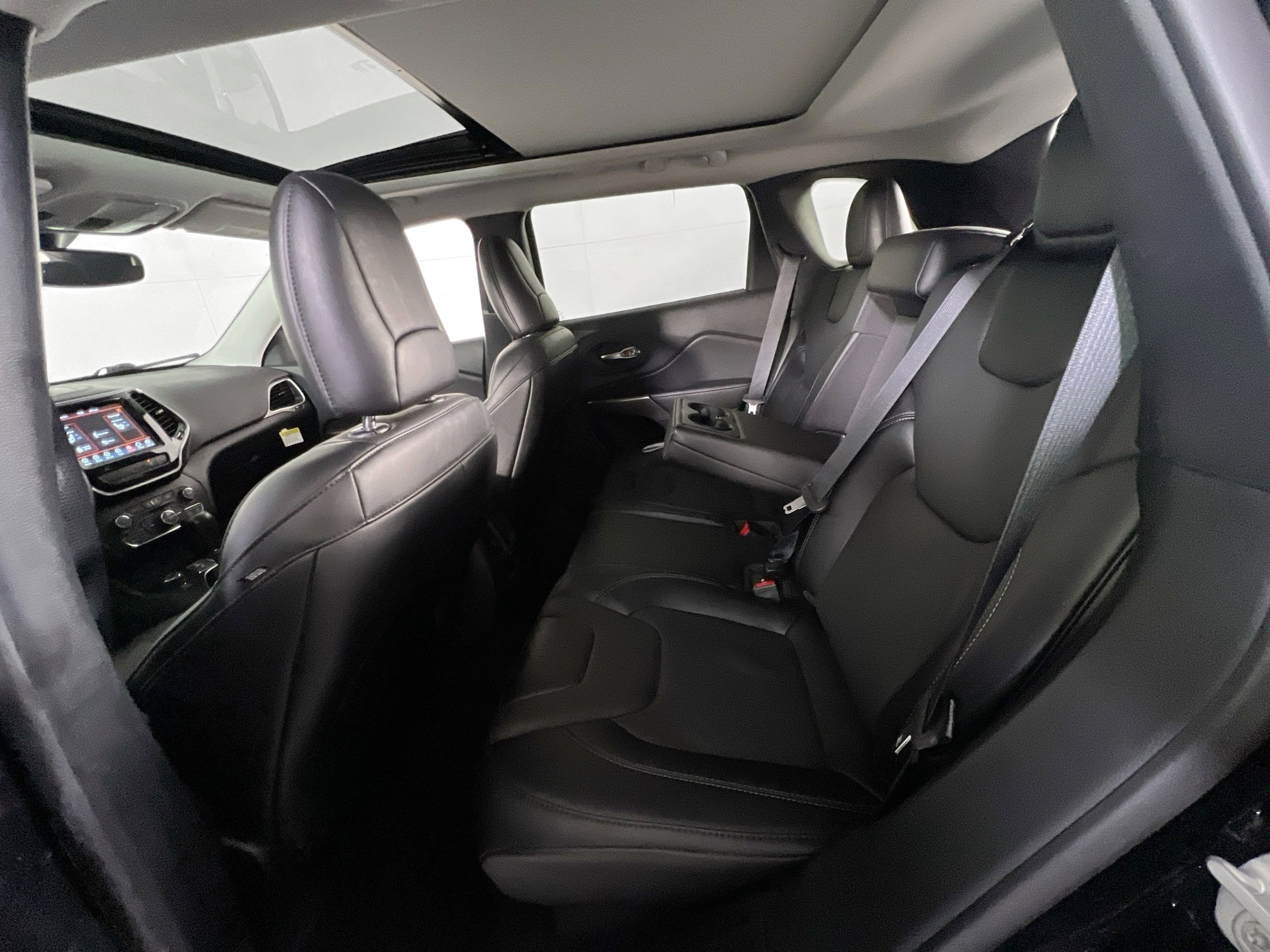 Used 2022 Jeep Cherokee Limited w/ Mopar Interior Package image 24