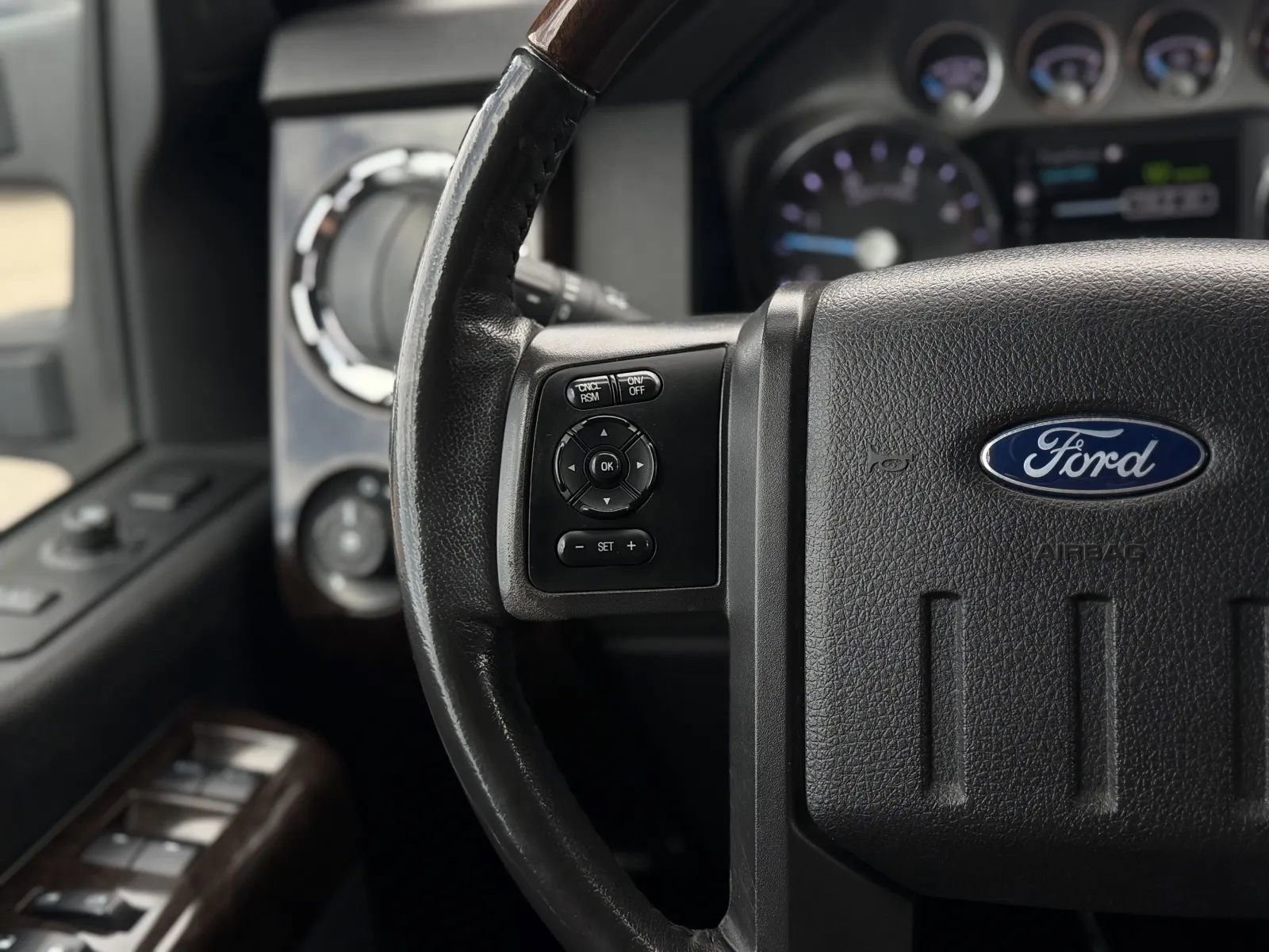 Used 2016 Ford F350 Platinum w/ FX4 Off-Road Package AWD/4WD image 22