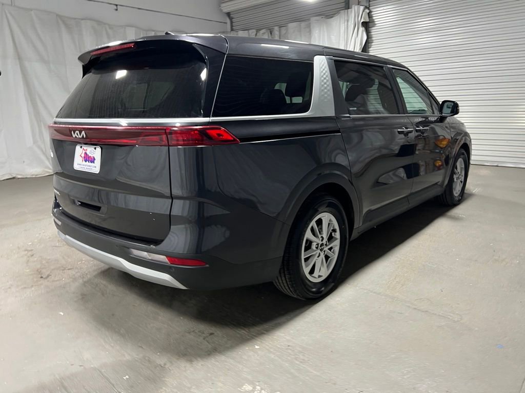 Used 2023 Kia Carnival LX image 7
