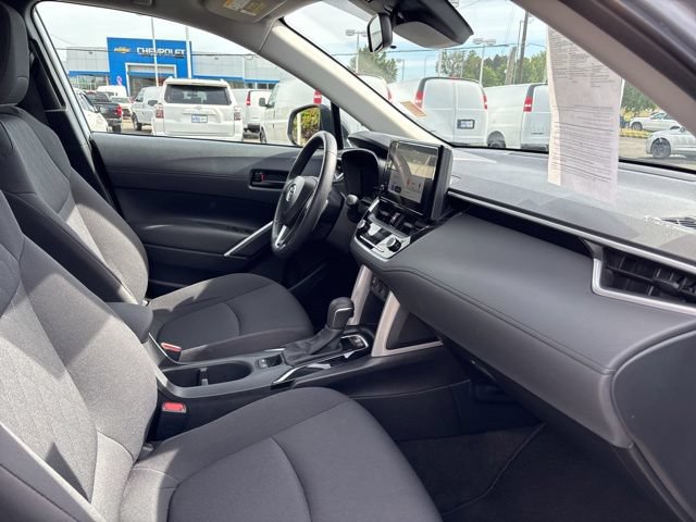 Used 2025 Toyota Corolla Cross LE AWD/4WD image 39