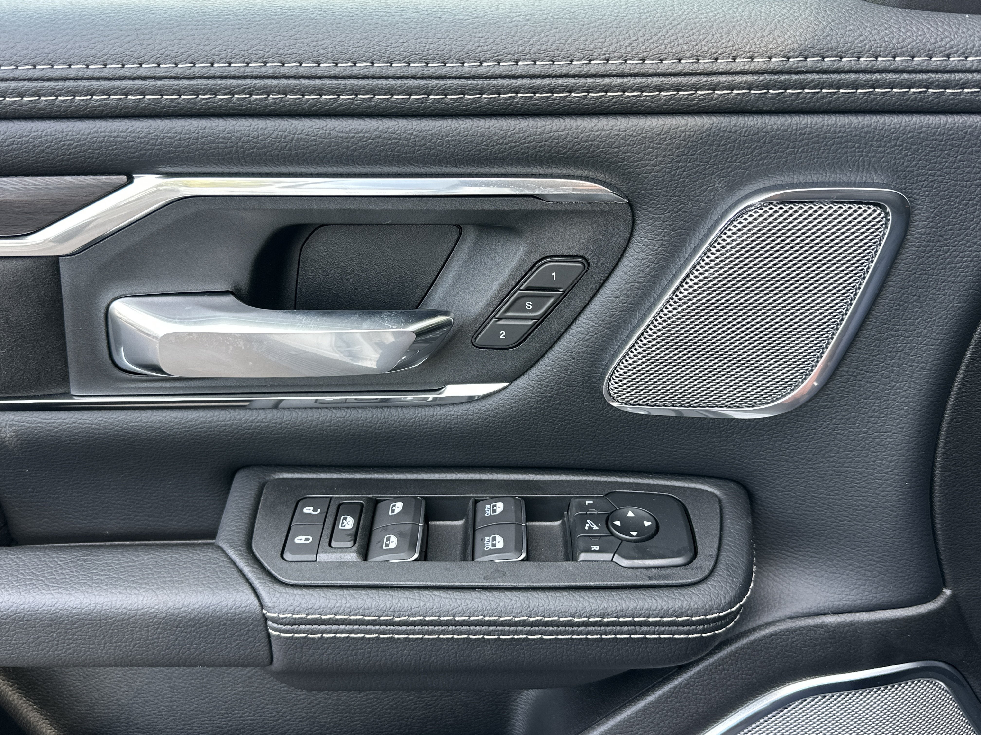 New 2027 RAM 1500 Laramie AWD/4WD image 4