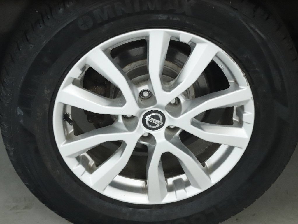Used 2017 Nissan Rogue SV w/ SV Premium Package AWD/4WD image 12