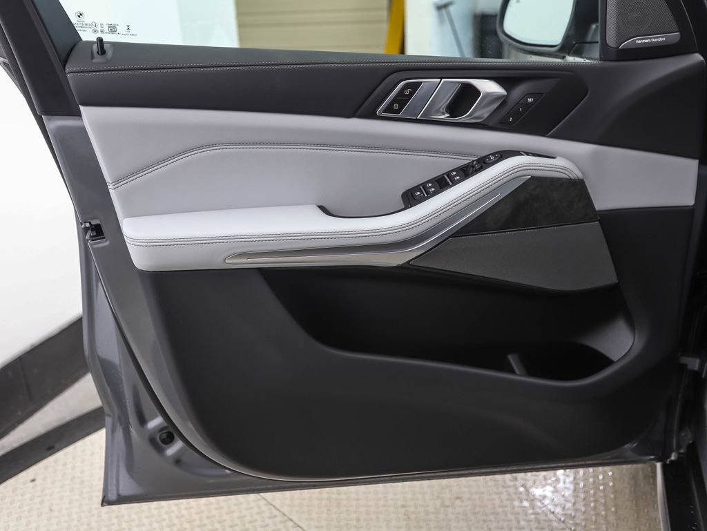New 2026 BMW X5 xDrive40i w/ Executive Package image 9
