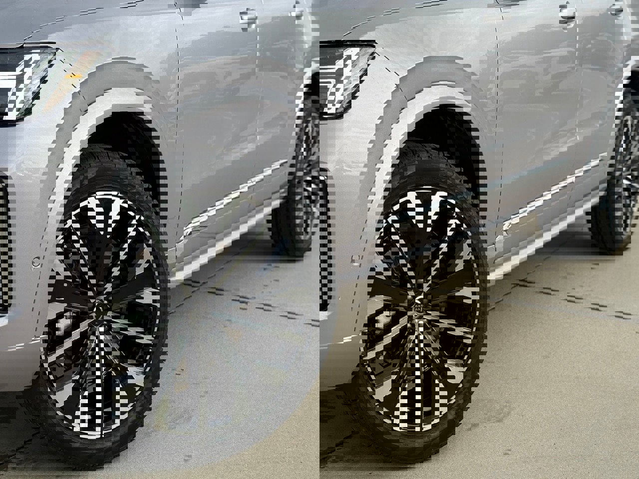 New 2026 Volvo XC90 B6 Plus w/ Protection Package Premier image 8