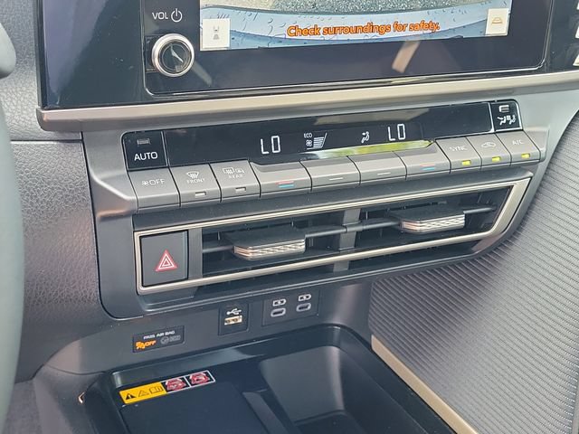 Used 2025 Toyota Camry SE FWD image 25
