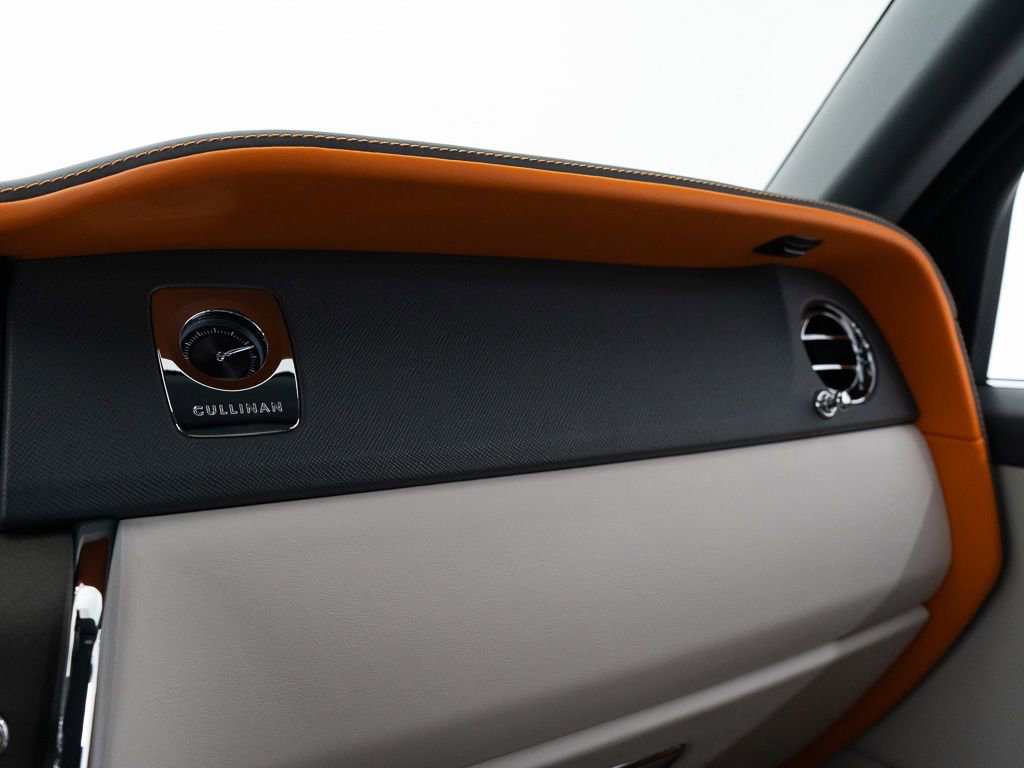 Certified 2023 Rolls-Royce Cullinan w/ Dark Exterior Package AWD/4WD image 47