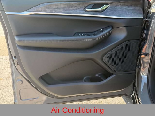 New 2027 Jeep Grand Cherokee Altitude AWD/4WD image 16