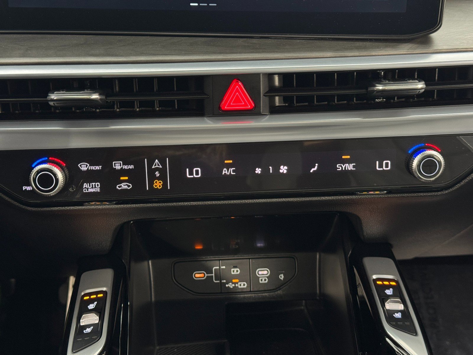 Used 2025 Kia Sorento SX Prestige w/ Sage Leather Package image 30