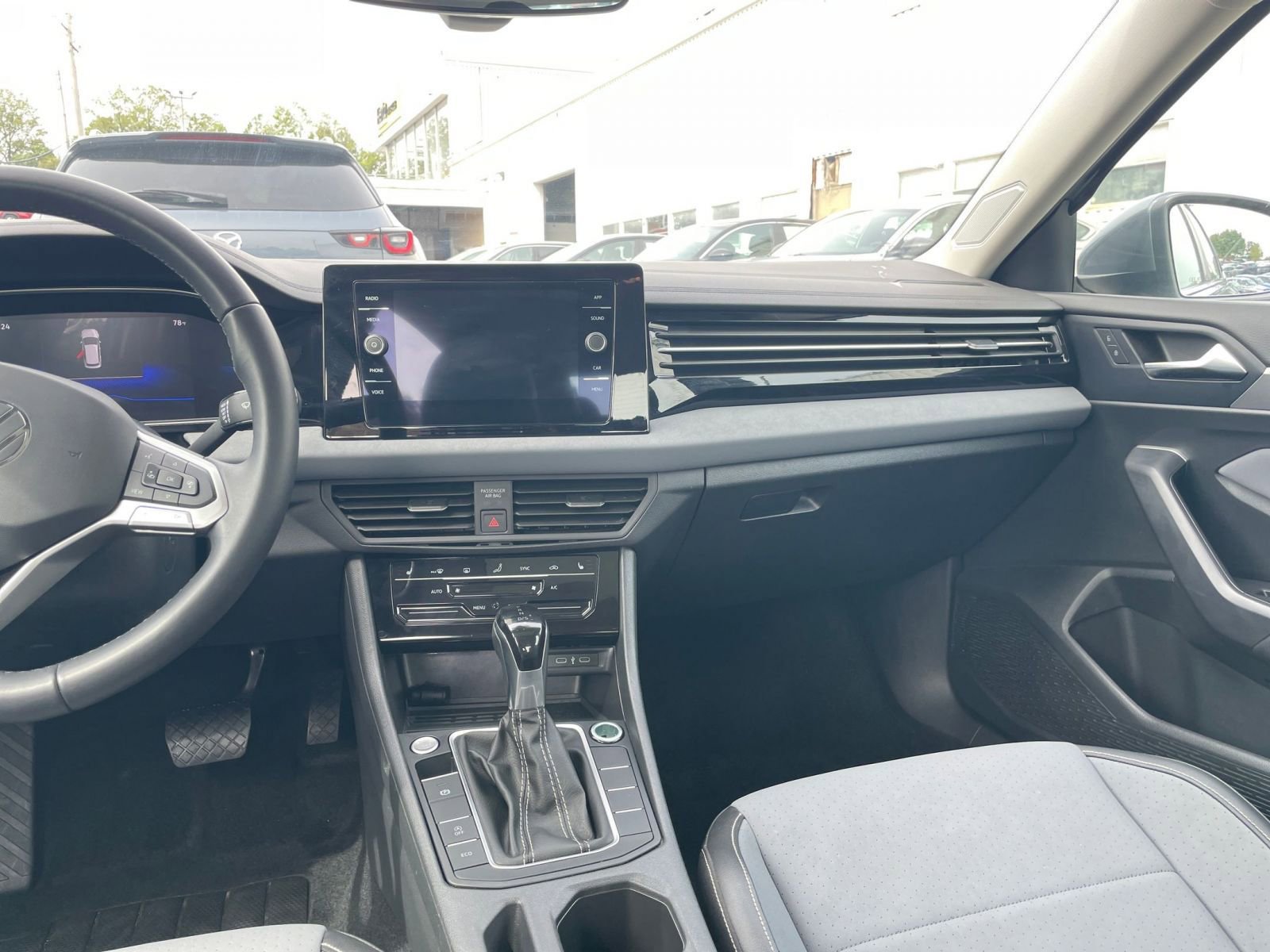 Used 2025 Volkswagen Jetta SE image 35