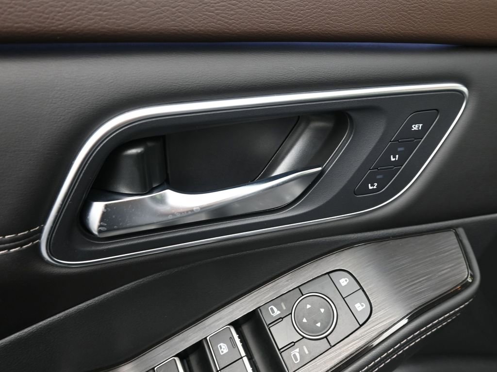 Used 2023 Nissan Rogue Platinum image 32