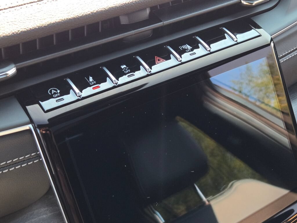 New 2025 Jeep Grand Cherokee L Limited AWD/4WD image 26