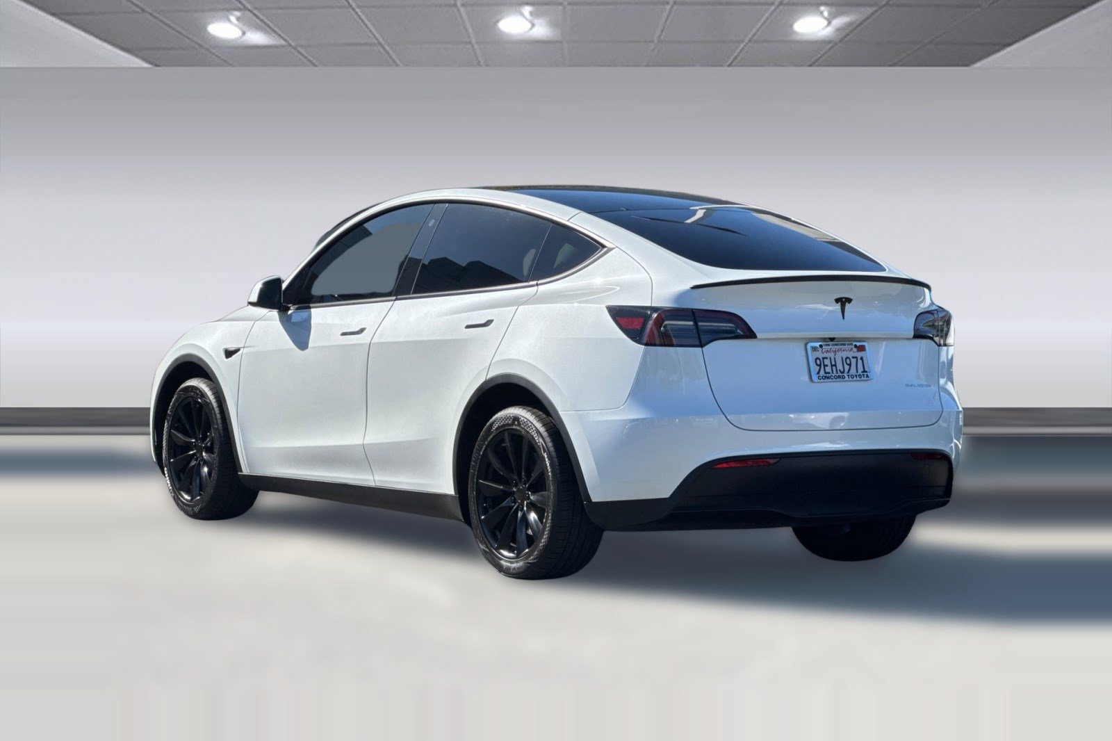 Used 2023 Tesla Model Y Long Range AWD/4WD image 3
