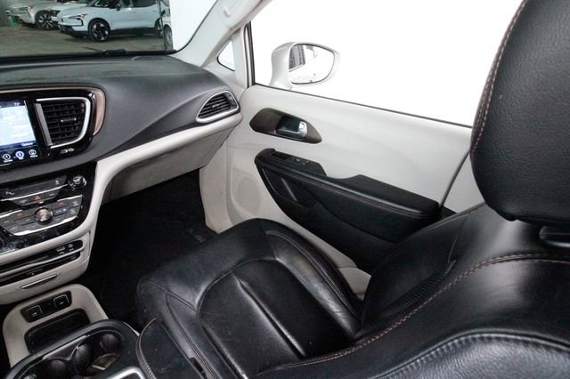Used 2017 Chrysler Pacifica Touring-L Plus image 6
