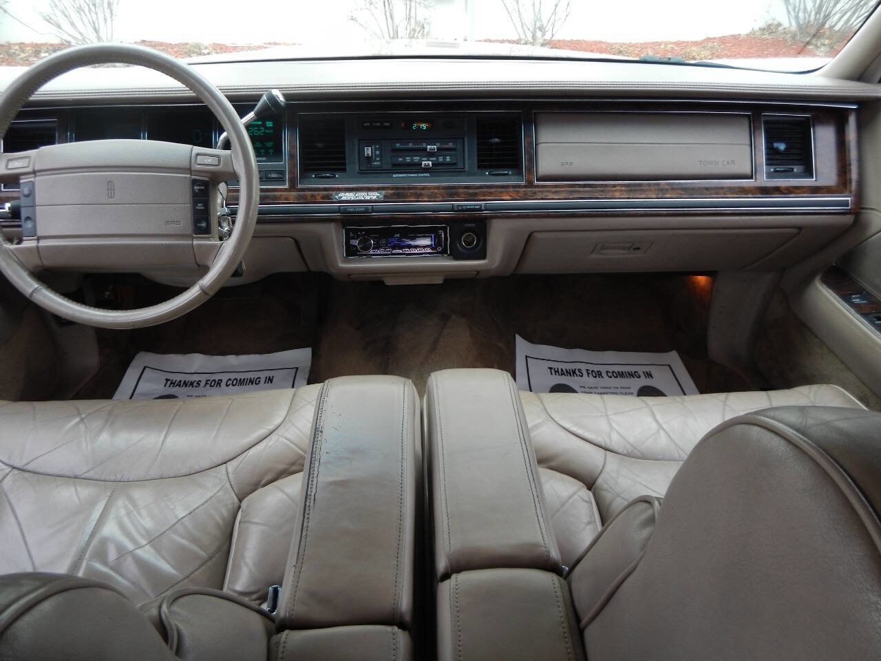 Used 1992 Lincoln Town Car Signature image 2