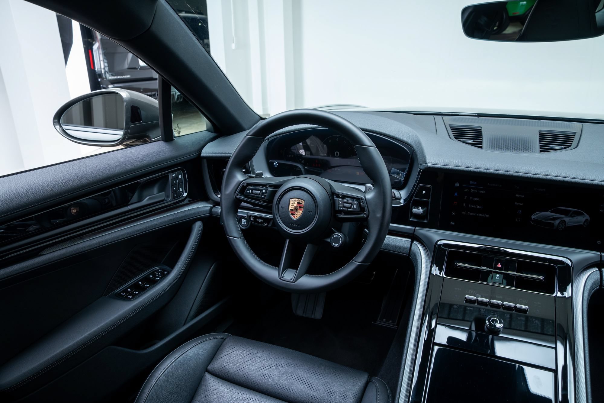 Used 2024 Porsche Panamera RWD image 11