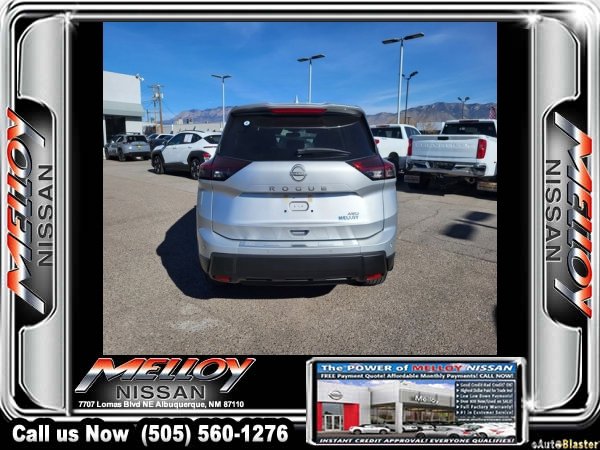 Used 2025 Nissan Rogue SV image 4