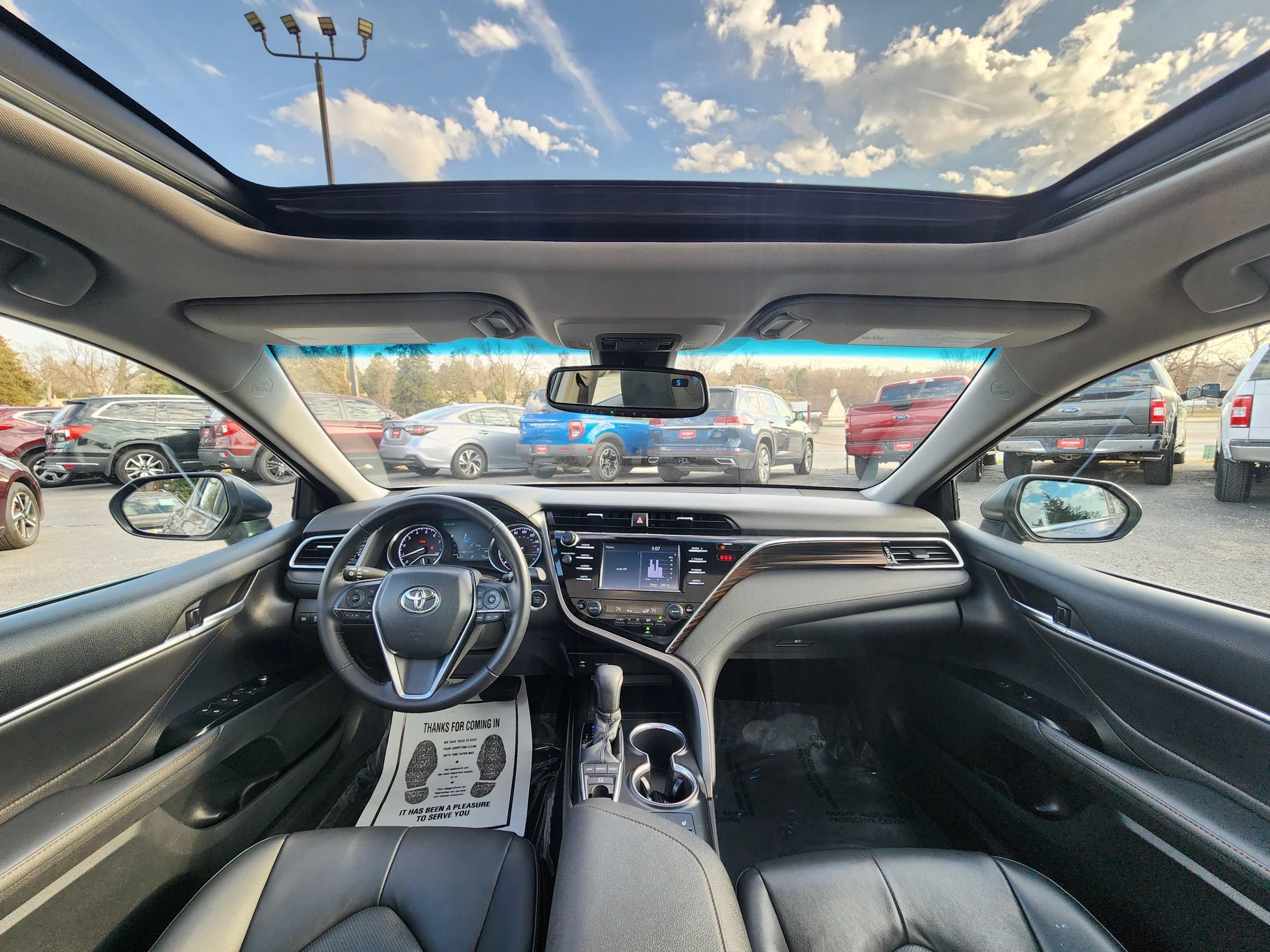 Used 2018 Toyota Camry XLE FWD image 9