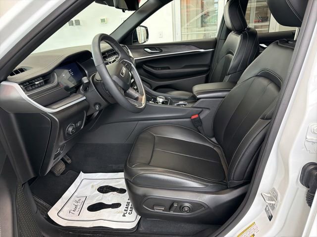 Used 2024 Jeep Grand Cherokee L Limited w/ Luxury Tech Group II AWD/4WD image 21