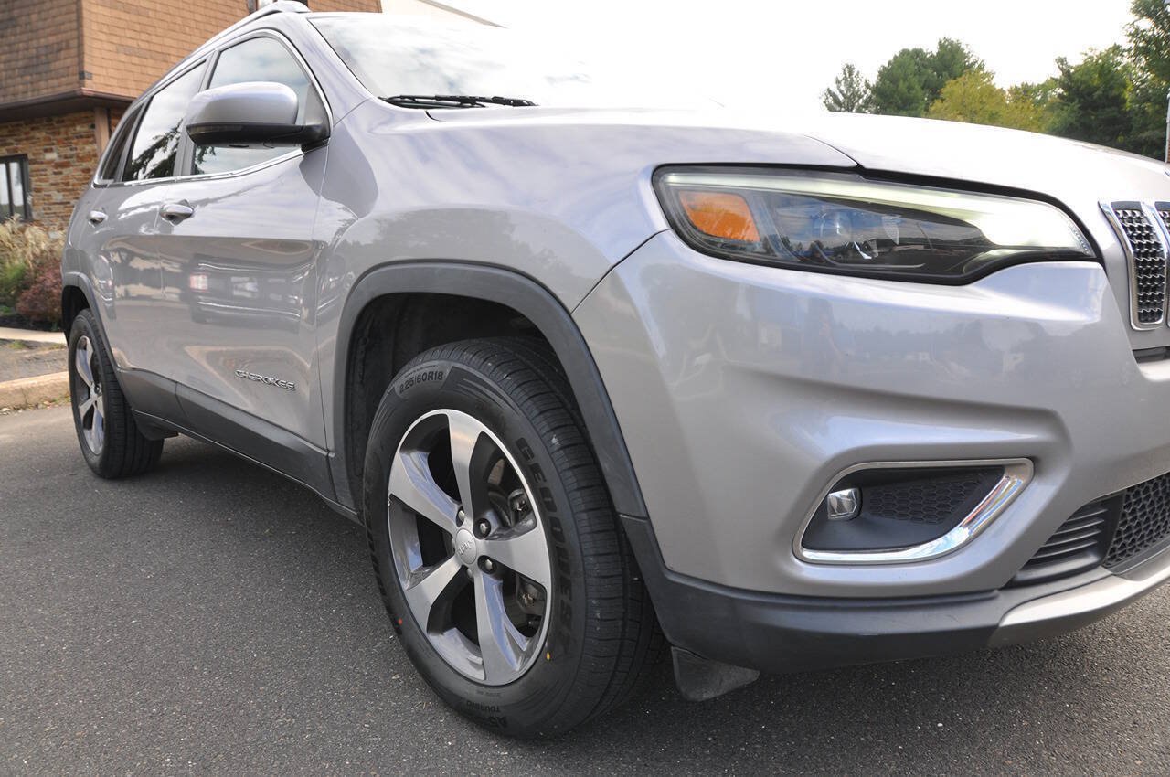 Used 2019 Jeep Cherokee Limited AWD/4WD image 5