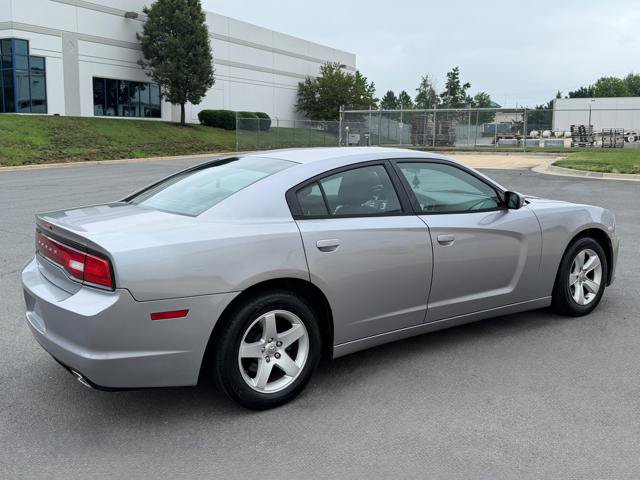 Used 2014 Dodge Charger SE RWD image 4