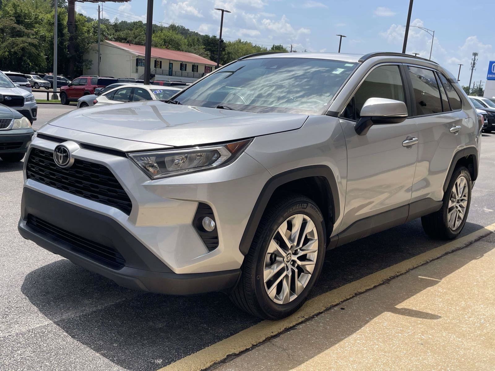 Used 2021 Toyota RAV4 XLE Premium AWD/4WD image 4