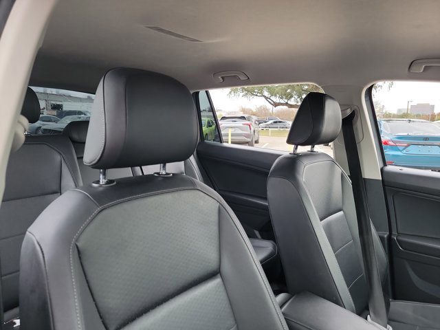 Used 2020 Volkswagen Tiguan SE image 15