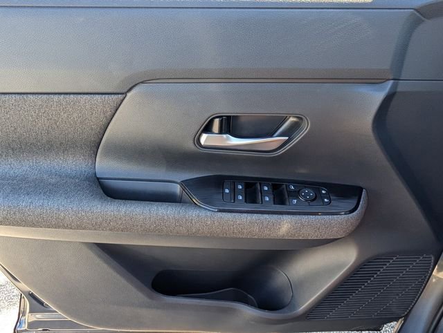 Used 2025 Nissan Kicks SV w/ SV Premium Package image 32