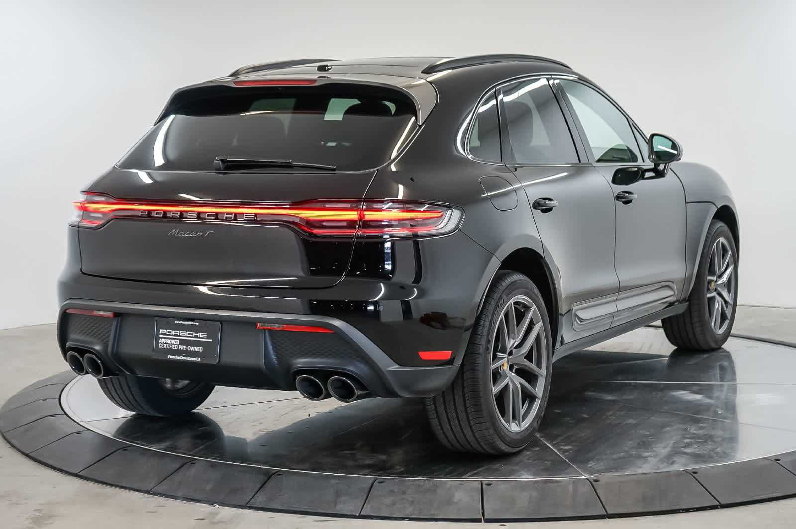 Certified 2026 Porsche Macan Turbo AWD/4WD image 7