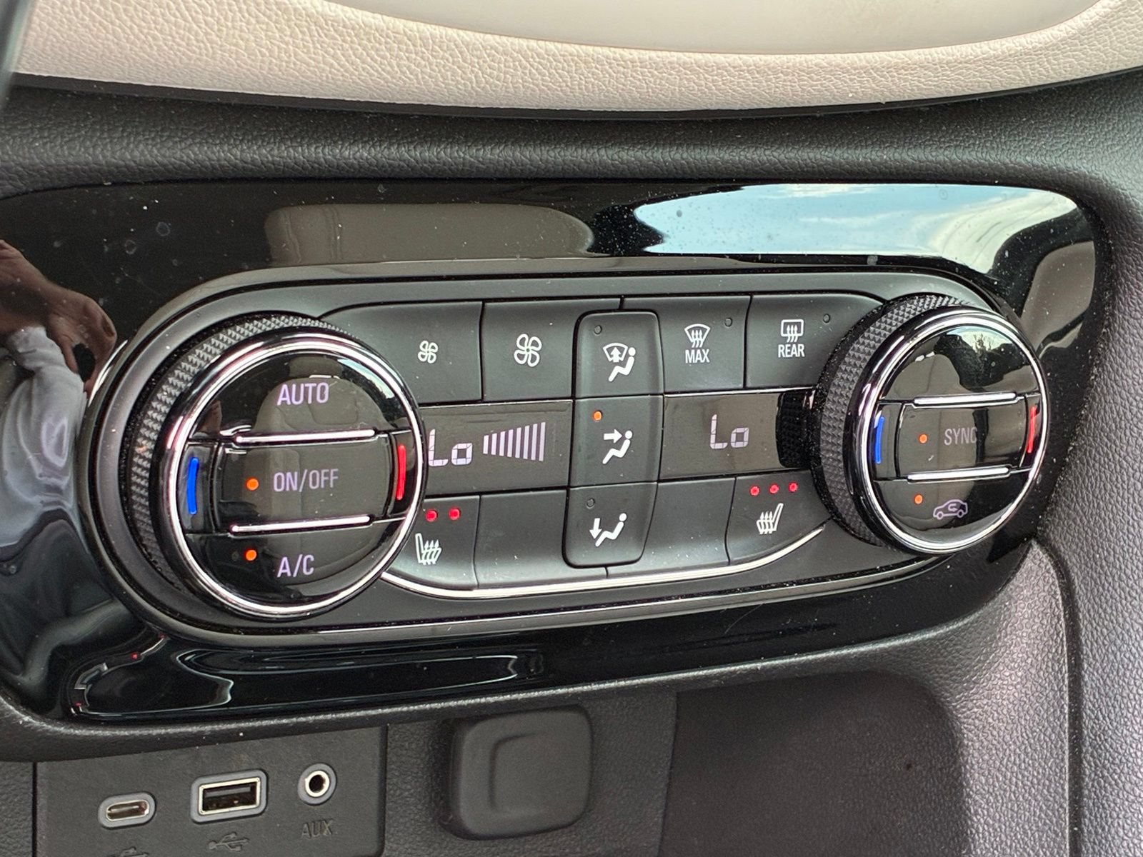 Used 2020 Buick Encore GX Select FWD image 21