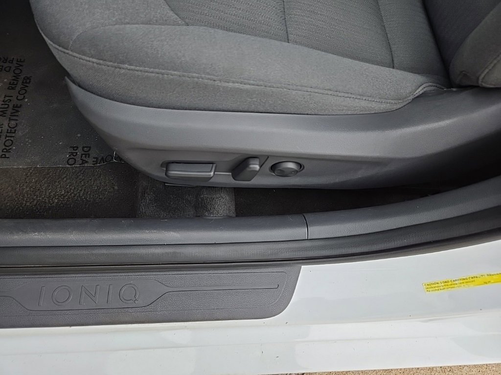 Used 2020 Hyundai Ioniq SE image 35