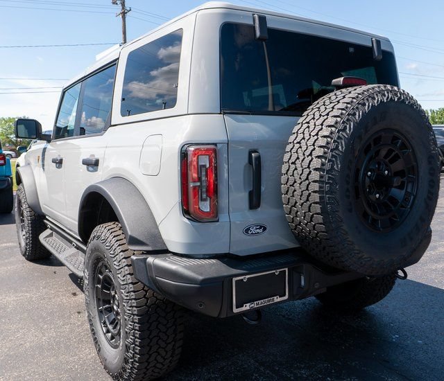 New 2026 Ford Bronco Badlands w/ Sasquatch Package AWD/4WD image 8