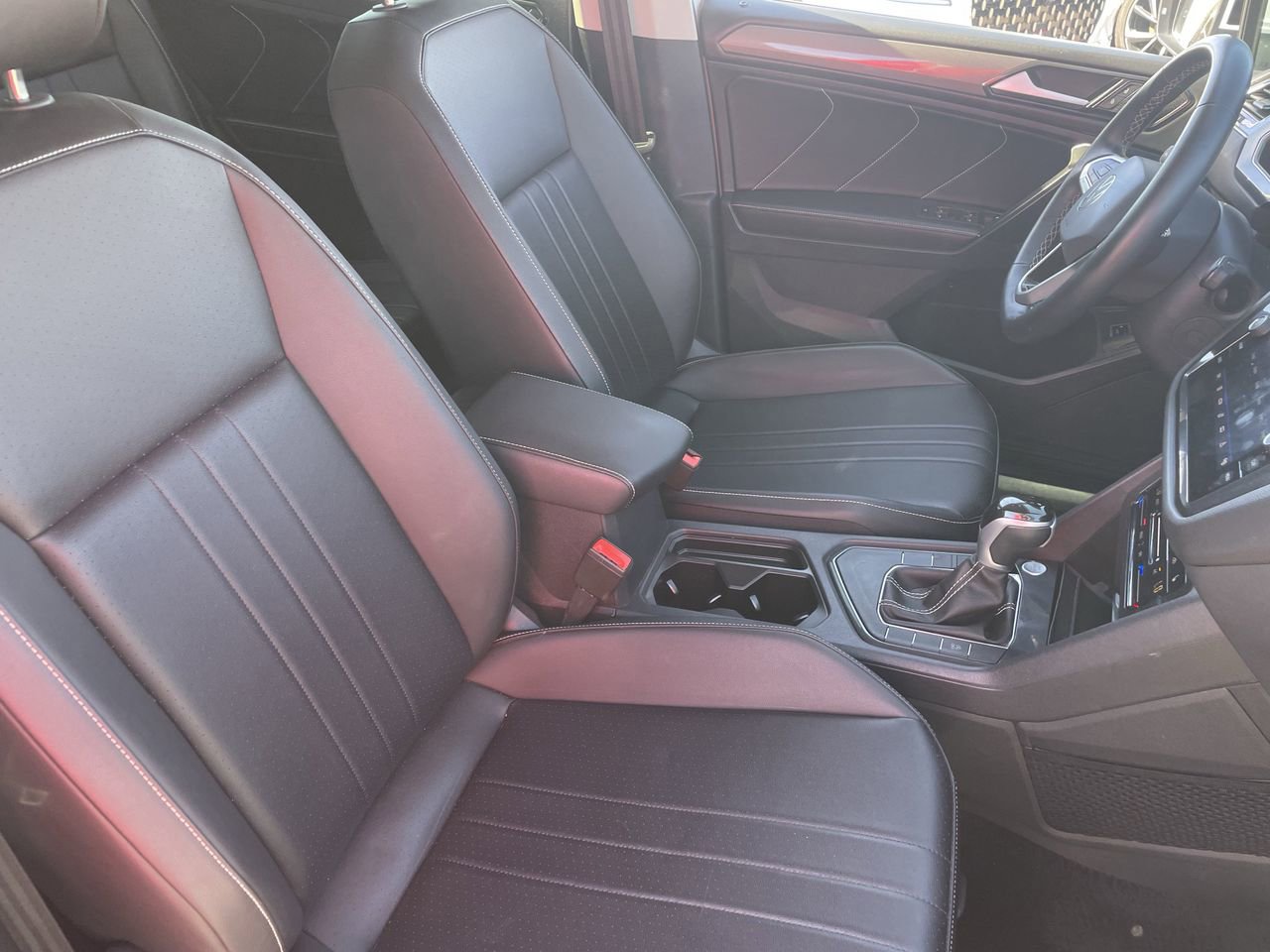 Used 2024 Volkswagen Tiguan SE image 10