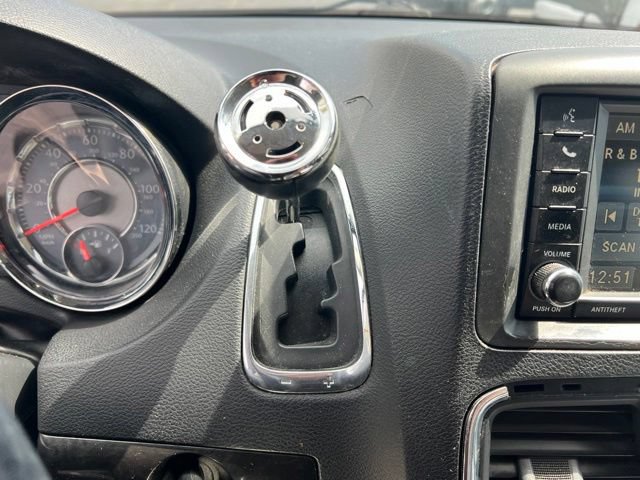 Used 2016 Chrysler Town & Country Touring FWD image 17