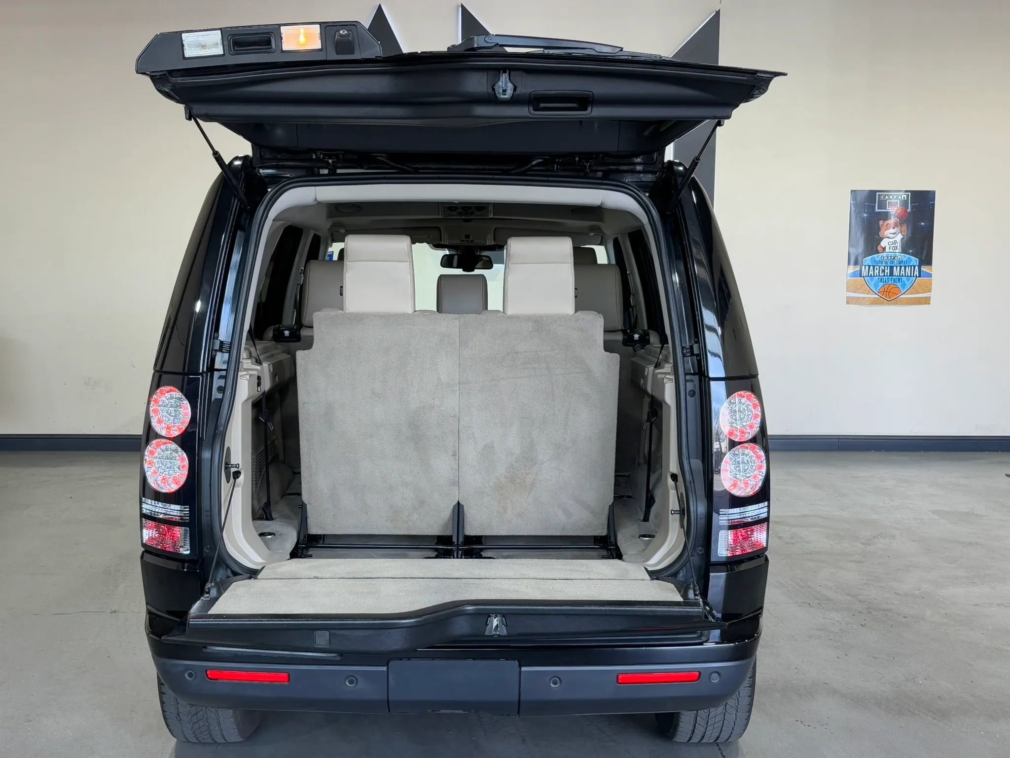 Used 2015 Land Rover LR4 HSE AWD/4WD image 6