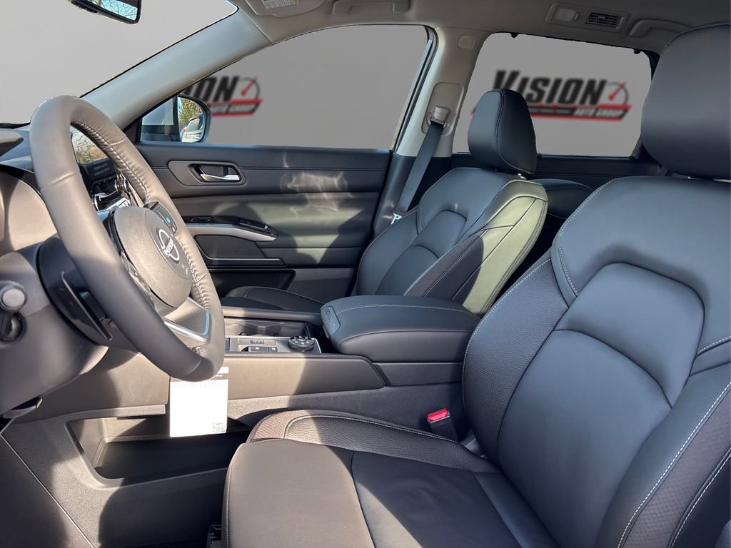 New 2025 Nissan Pathfinder SL image 9