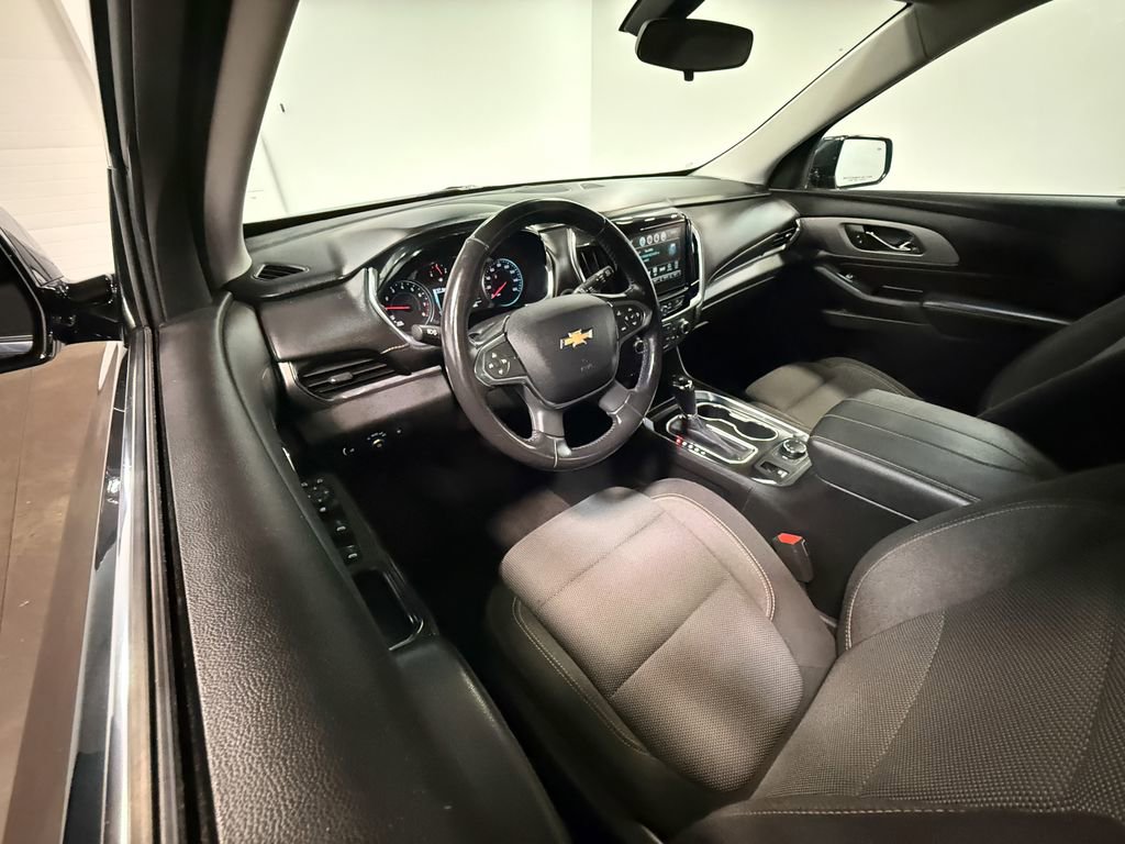 Used 2019 Chevrolet Traverse LT image 2