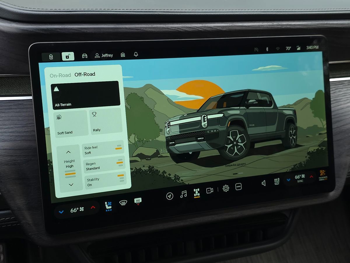 Used 2024 Rivian R1T Adventure AWD/4WD image 34