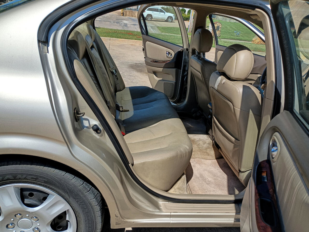 Used 2000 Nissan Maxima GLE image 16