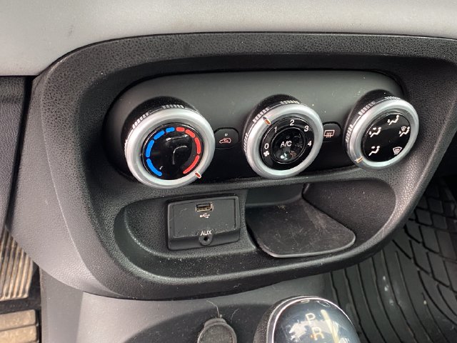 Used 2014 FIAT 500L Easy FWD image 8