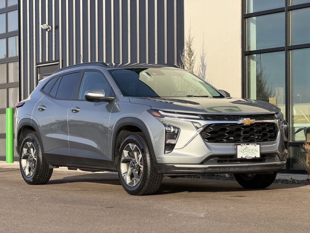 Used 2024 Chevrolet Trax LT w/ Sunroof Package image 4