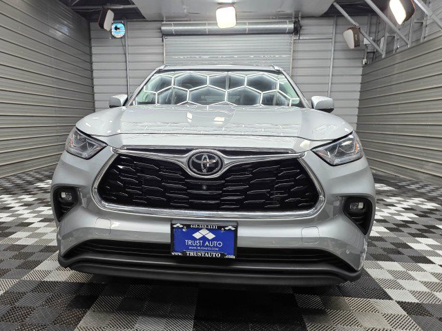 Used 2021 Toyota Highlander Limited AWD/4WD image 2