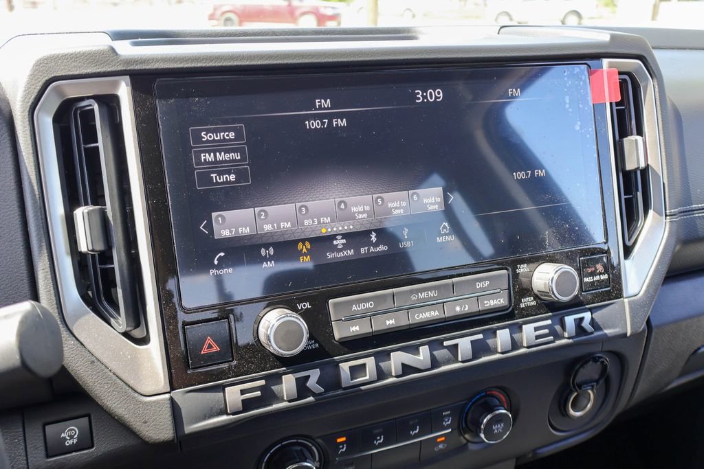 Used 2025 Nissan Frontier SV RWD image 3