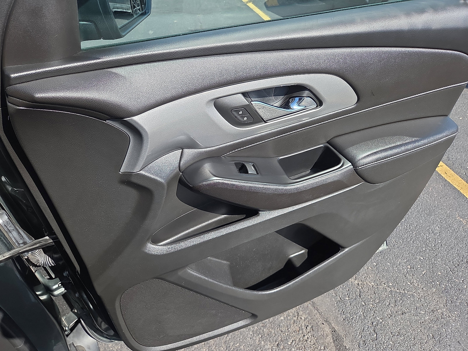 Used 2023 Chevrolet Traverse LT image 17